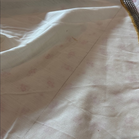 Vintage floral embroidered cream round tablecloth gold accent fringed 71.5” - Picture 9 of 9